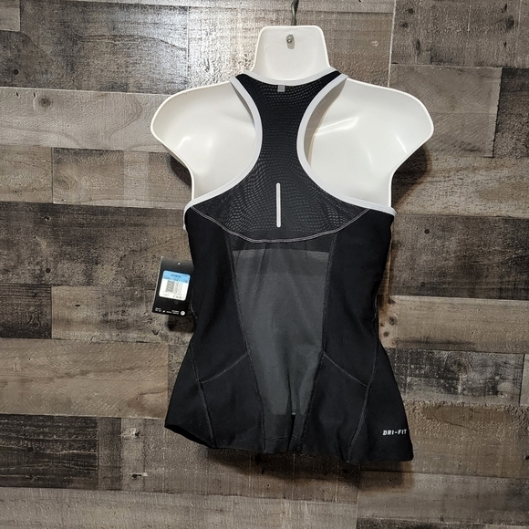 Nee Nike Dri Fit Black Racerback Athletic Top Sz M Back Pockets White Trim - Picture 4 of 10